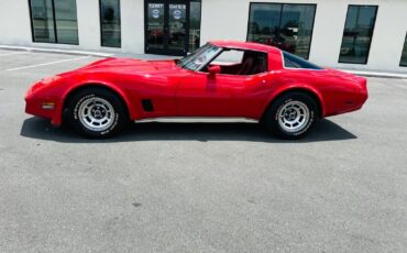 Chevrolet-Corvette-1980-Coupe-1