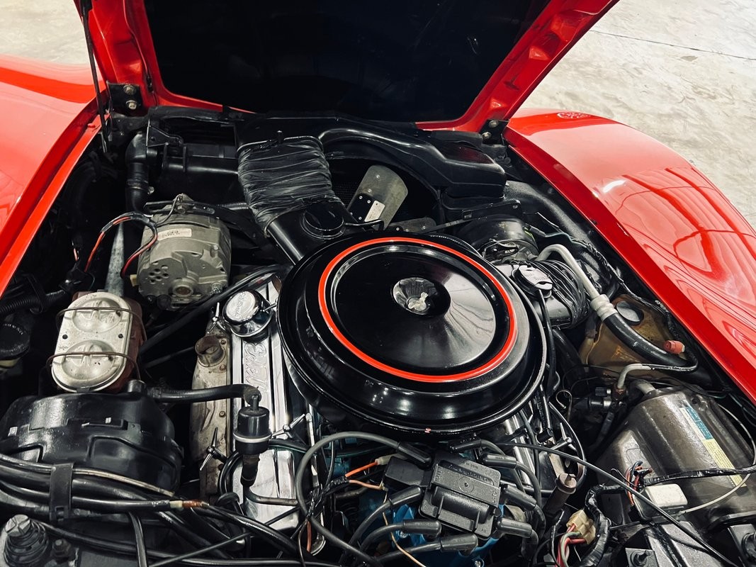 Chevrolet-Corvette-1980-Coupe-11