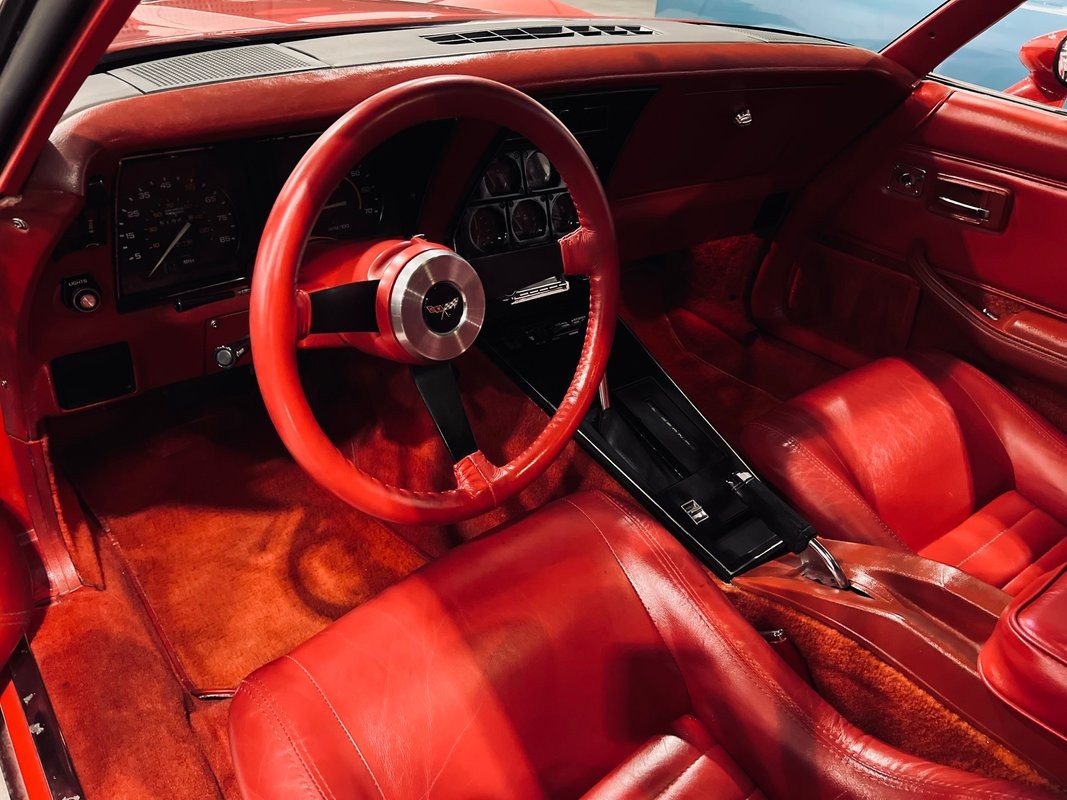 Chevrolet-Corvette-1980-Coupe-15