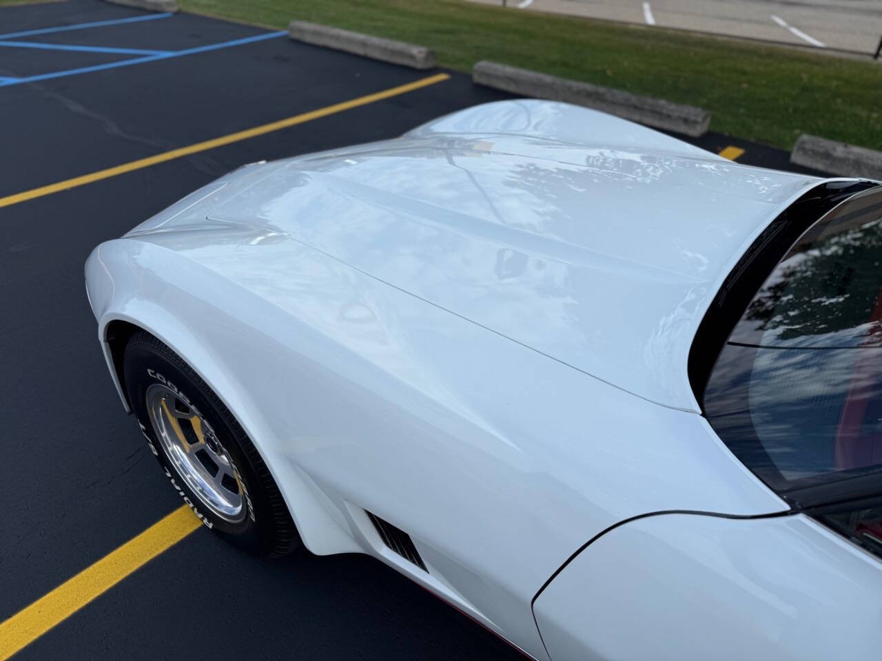 Chevrolet-Corvette-1980-Coupe-17