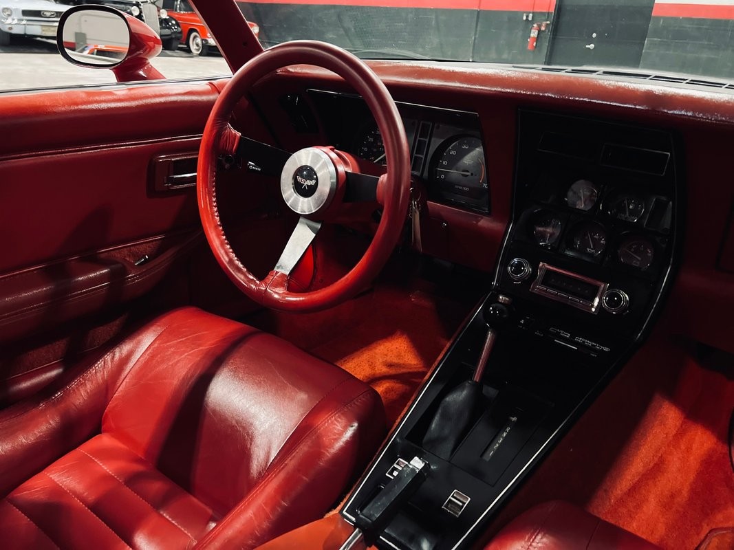 Chevrolet-Corvette-1980-Coupe-19