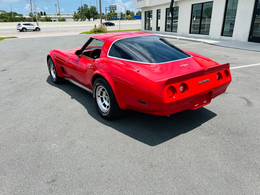 Chevrolet-Corvette-1980-Coupe-2