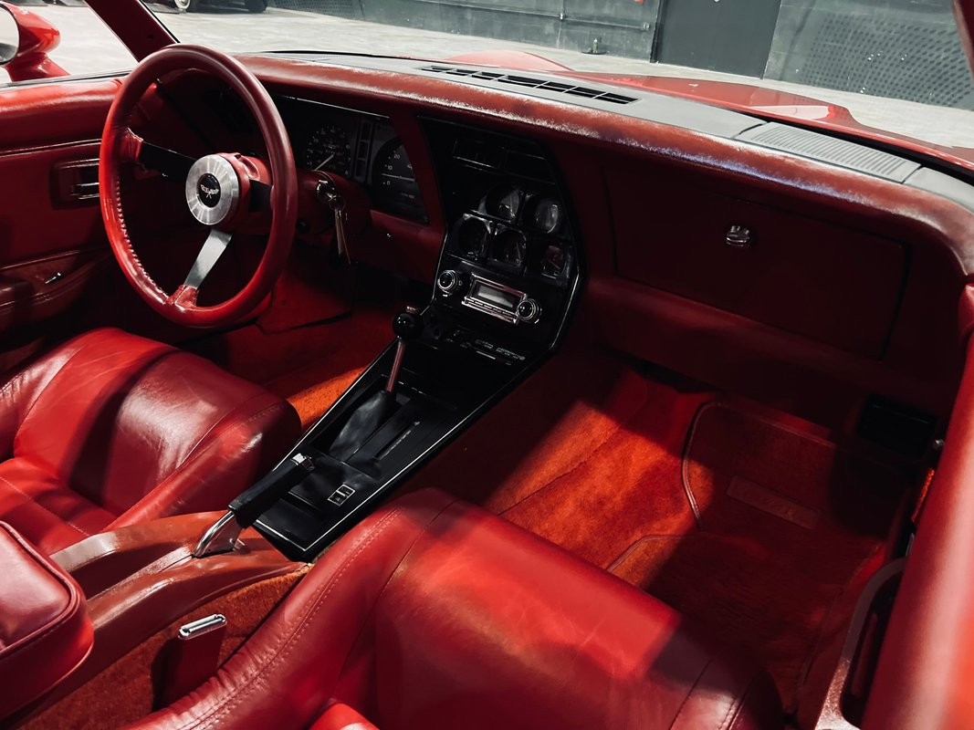 Chevrolet-Corvette-1980-Coupe-20