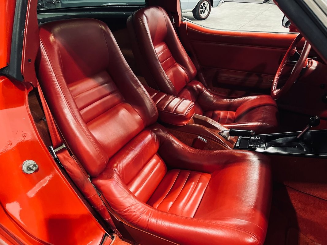 Chevrolet-Corvette-1980-Coupe-21