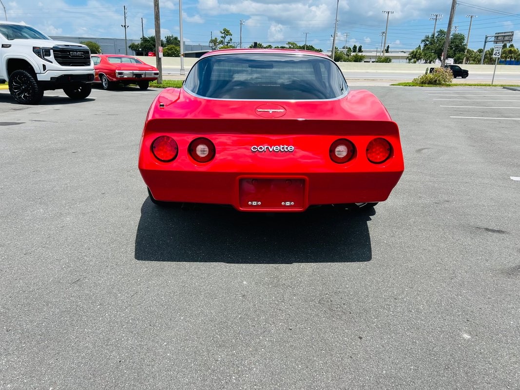 Chevrolet-Corvette-1980-Coupe-3