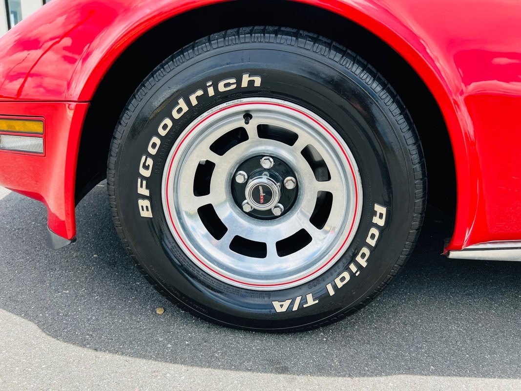 Chevrolet-Corvette-1980-Coupe-39