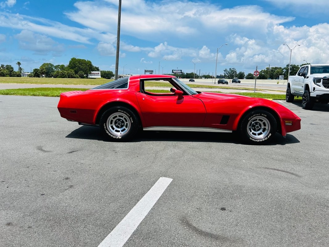 Chevrolet-Corvette-1980-Coupe-6