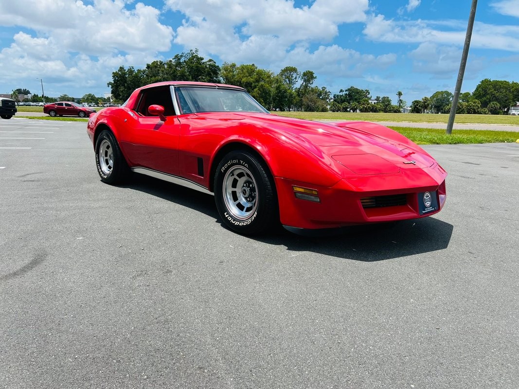Chevrolet-Corvette-1980-Coupe-7