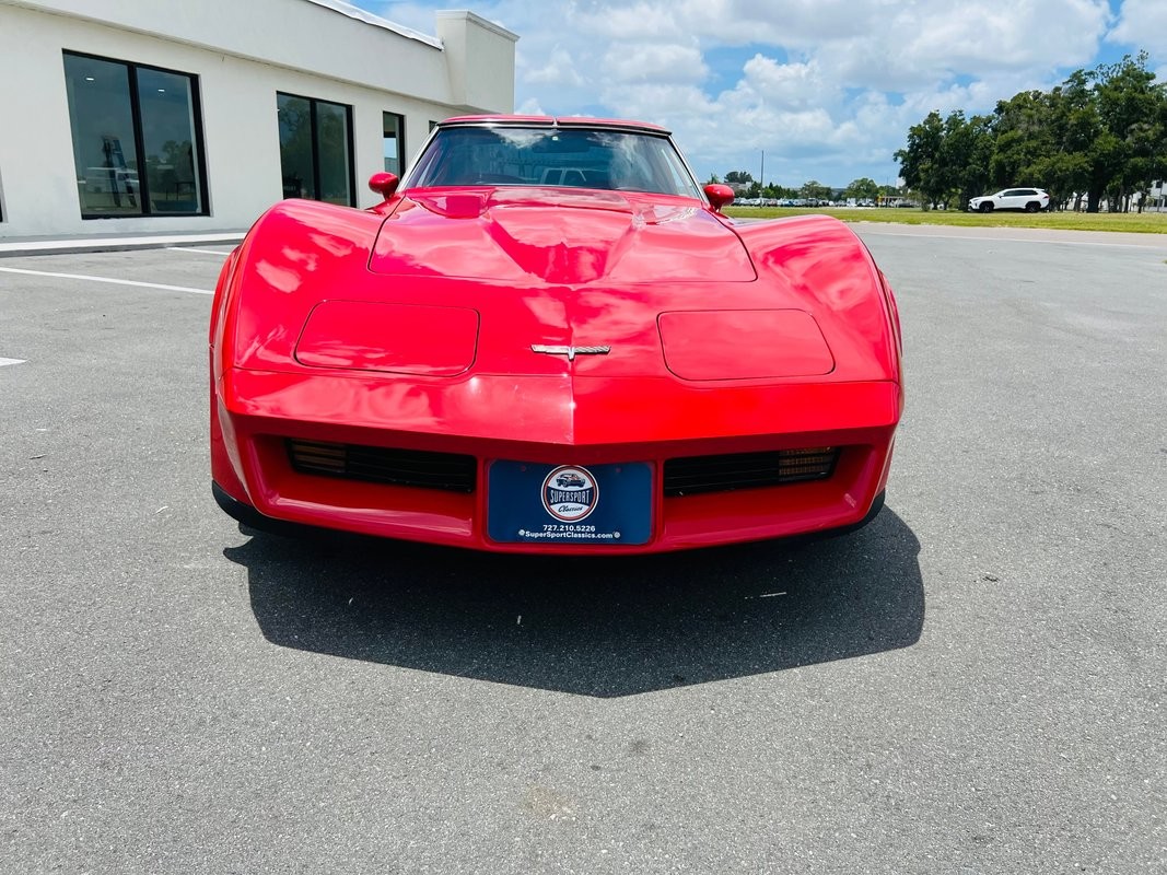 Chevrolet-Corvette-1980-Coupe-8