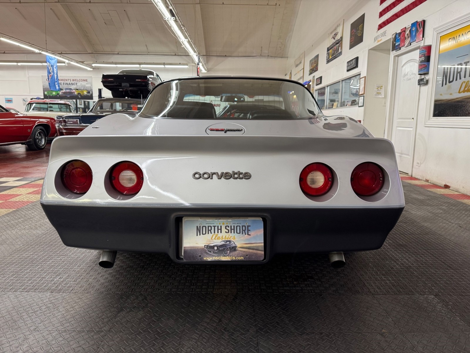 Chevrolet-Corvette-1981-Coupe-13