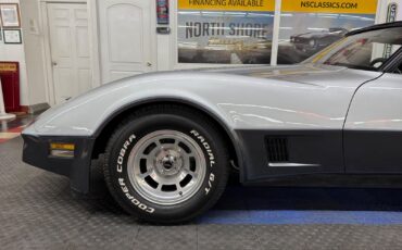 Chevrolet-Corvette-1981-Coupe-23