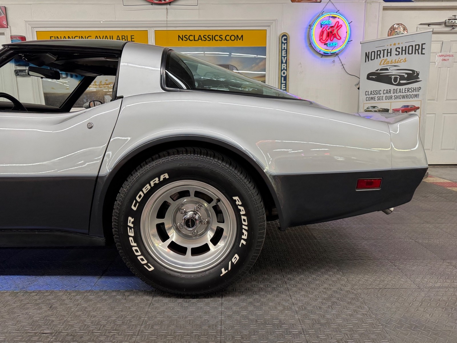 Chevrolet-Corvette-1981-Coupe-25