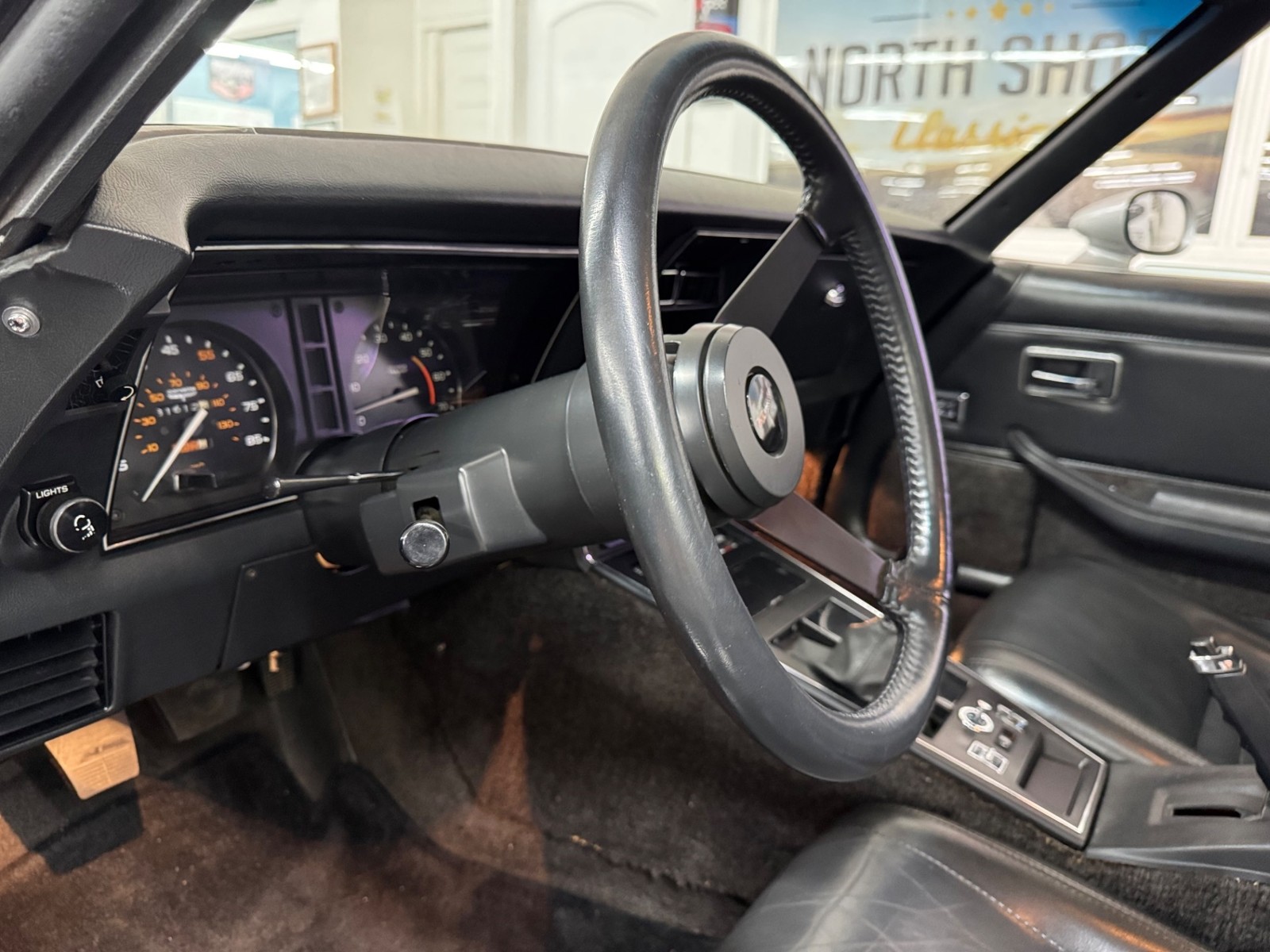 Chevrolet-Corvette-1981-Coupe-36