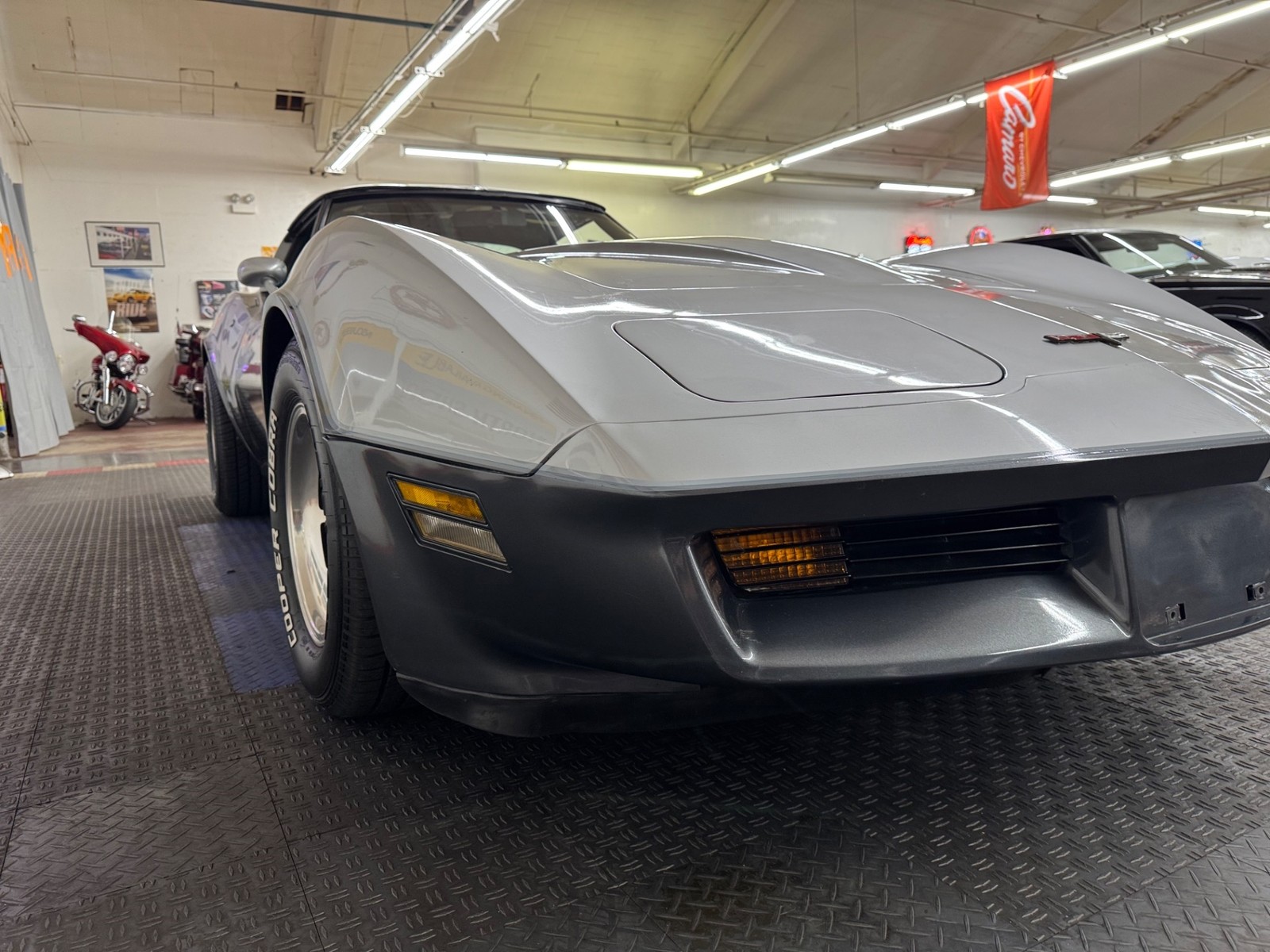 Chevrolet-Corvette-1981-Coupe-7