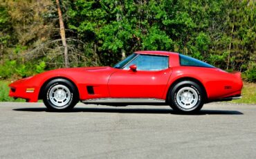 Chevrolet-Corvette-1981-Red-Red-11