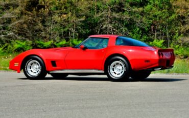 Chevrolet-Corvette-1981-Red-Red-15
