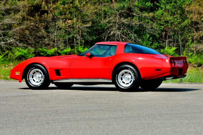 Chevrolet-Corvette-1981-Red-Red-15