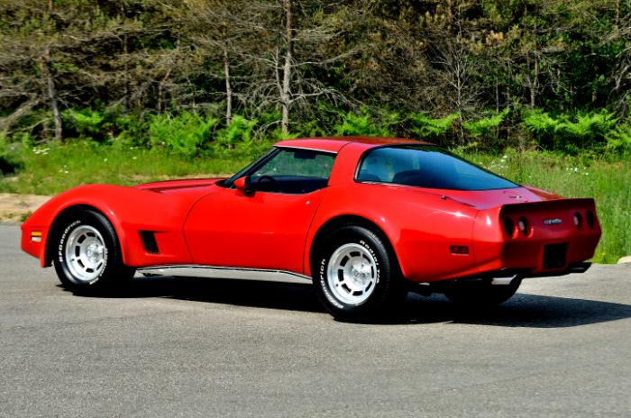 Chevrolet-Corvette-1981-Red-Red-16