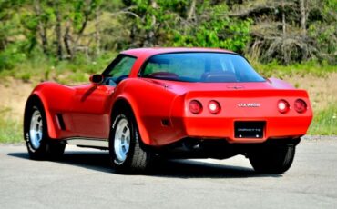 Chevrolet-Corvette-1981-Red-Red-18