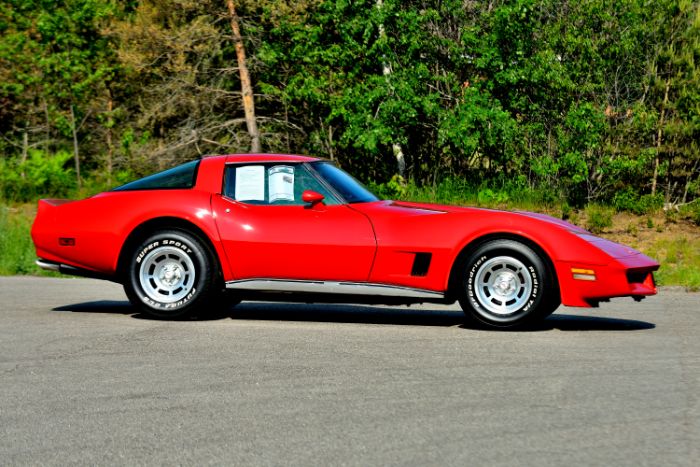 Chevrolet-Corvette-1981-Red-Red-20