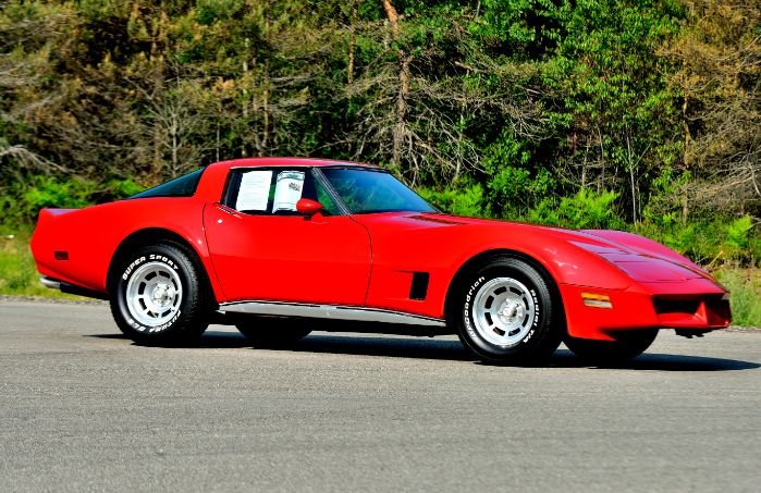 Chevrolet-Corvette-1981-Red-Red-21