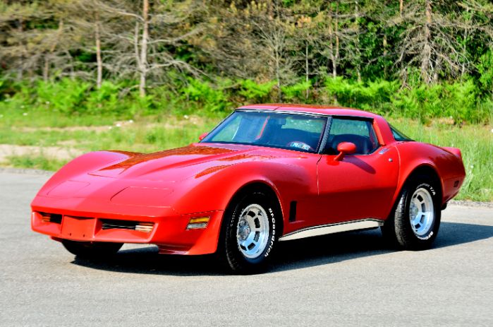 Chevrolet-Corvette-1981-Red-Red-24