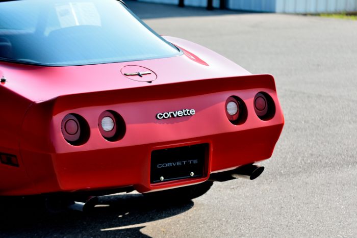 Chevrolet-Corvette-1981-Red-Red-26