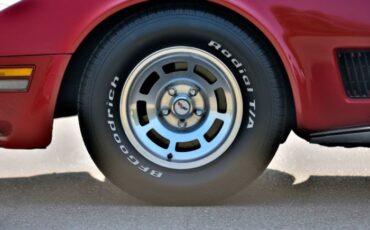 Chevrolet-Corvette-1981-Red-Red-27