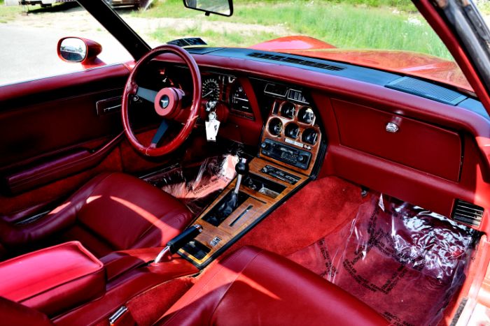 Chevrolet-Corvette-1981-Red-Red-3