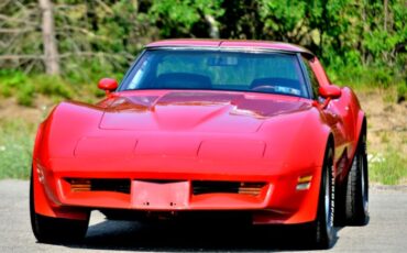 Chevrolet-Corvette-1981-Red-Red-9