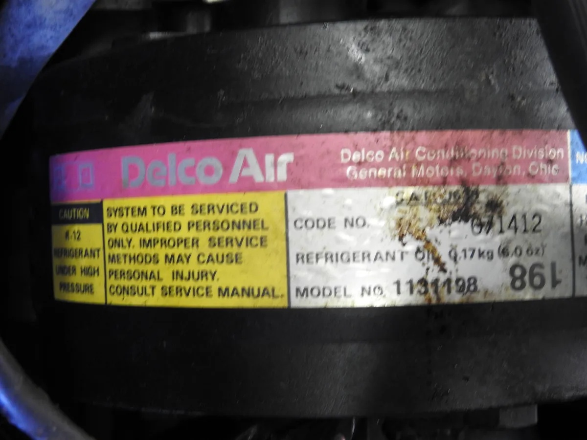 Chevrolet-Corvette-1981-Two-Tone-Silver-Charcol-13