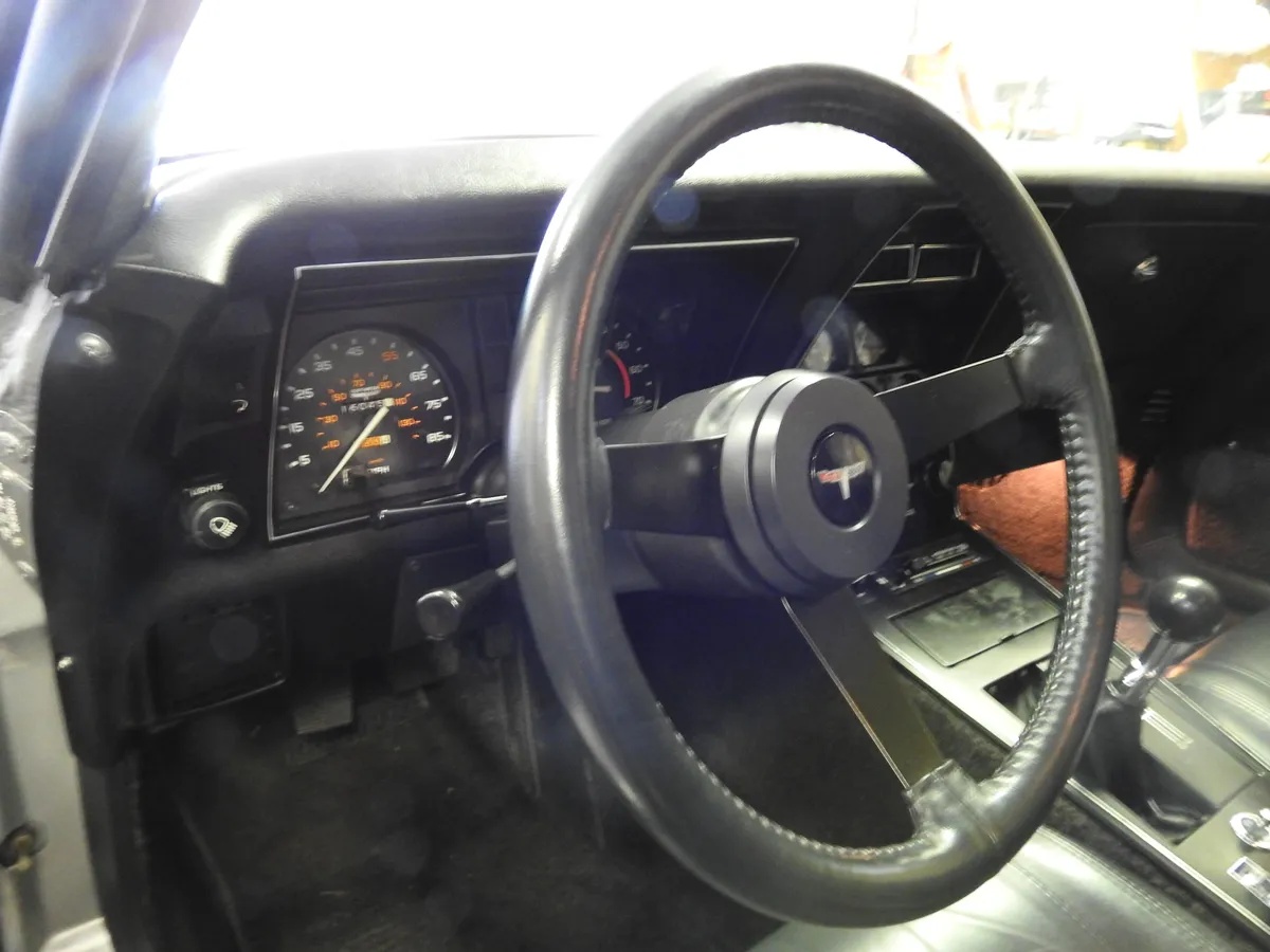 Chevrolet-Corvette-1981-Two-Tone-Silver-Charcol-15