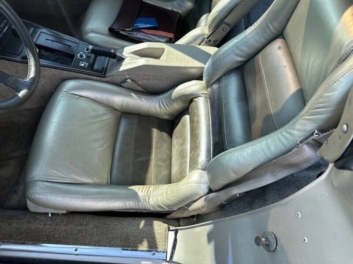 Chevrolet-Corvette-1982-Beige-Beige-12