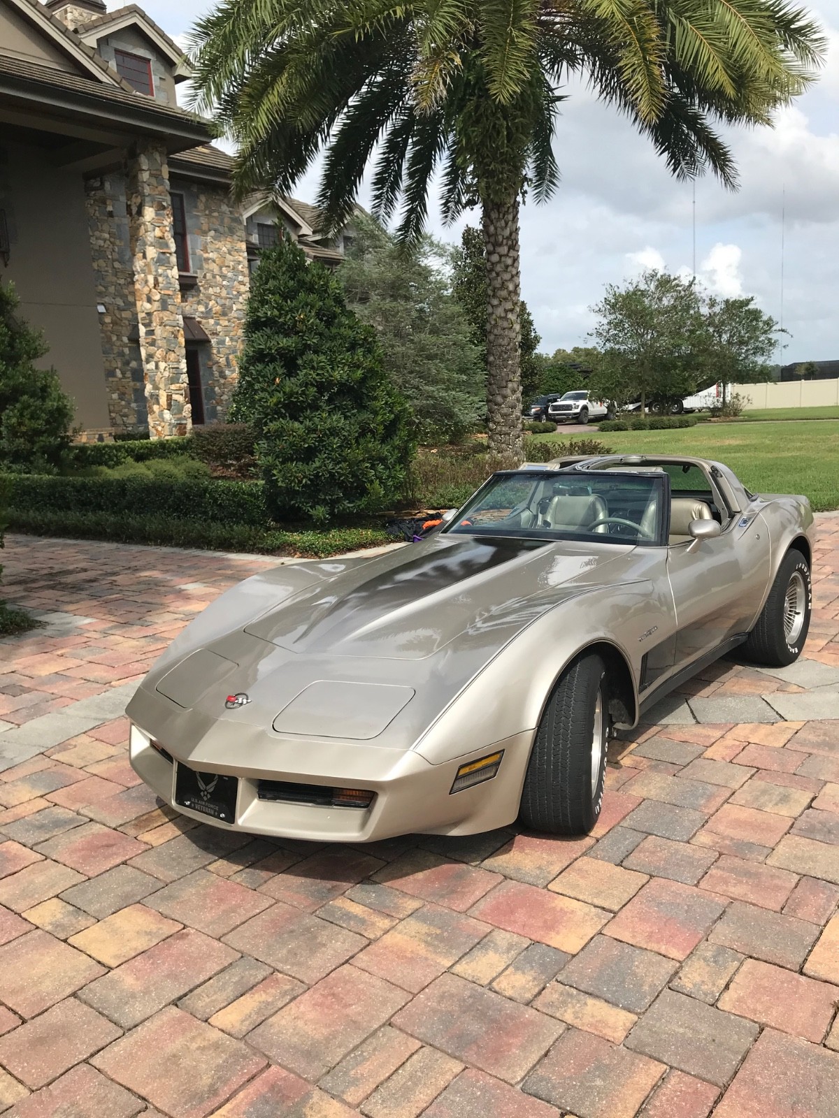 Chevrolet-Corvette-1982-Coupe-1