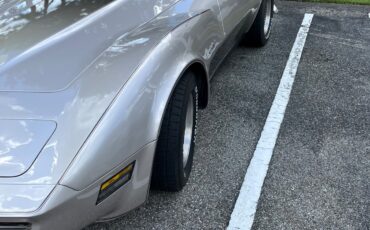 Chevrolet-Corvette-1982-Coupe-10