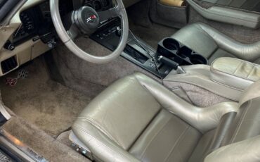 Chevrolet-Corvette-1982-Coupe-13