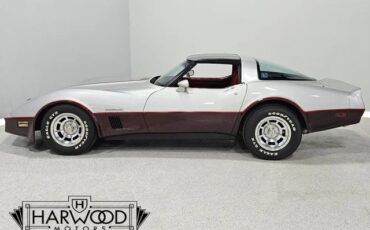 Chevrolet-Corvette-1982-Coupe-2