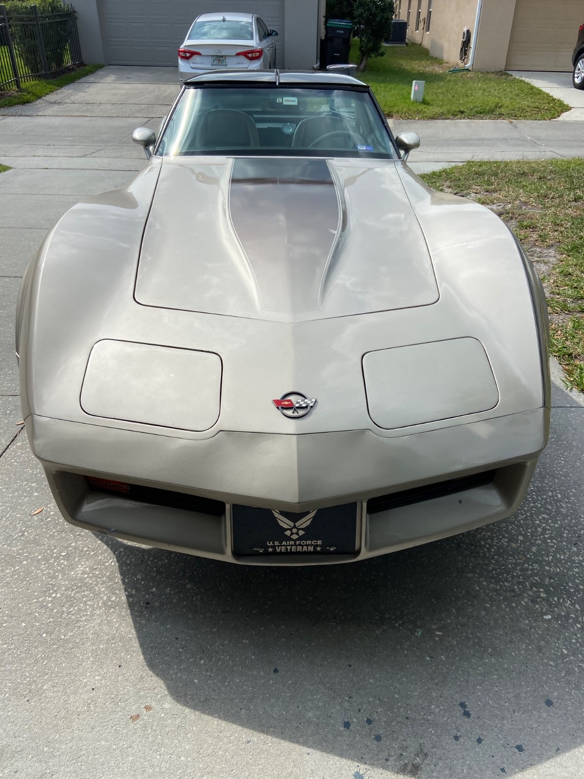 Chevrolet-Corvette-1982-Coupe-2