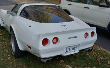 Chevrolet-Corvette-1982-Coupe-2