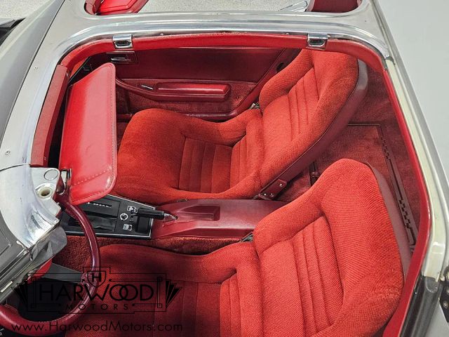 Chevrolet-Corvette-1982-Coupe-25