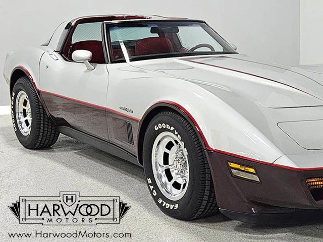 Chevrolet-Corvette-1982-Coupe-35