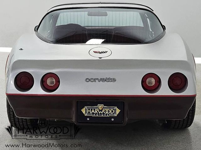 Chevrolet-Corvette-1982-Coupe-4