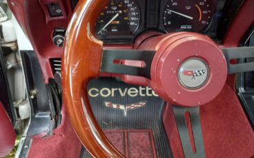Chevrolet-Corvette-1982-Coupe-4