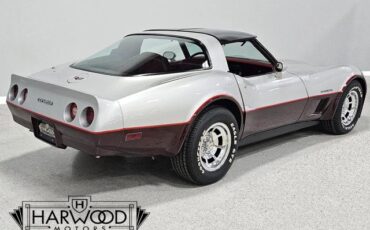Chevrolet-Corvette-1982-Coupe-5
