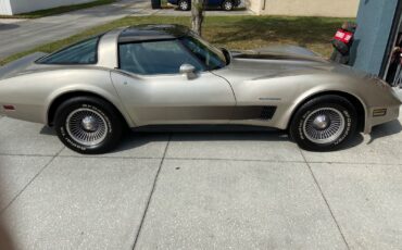 Chevrolet-Corvette-1982-Coupe-5