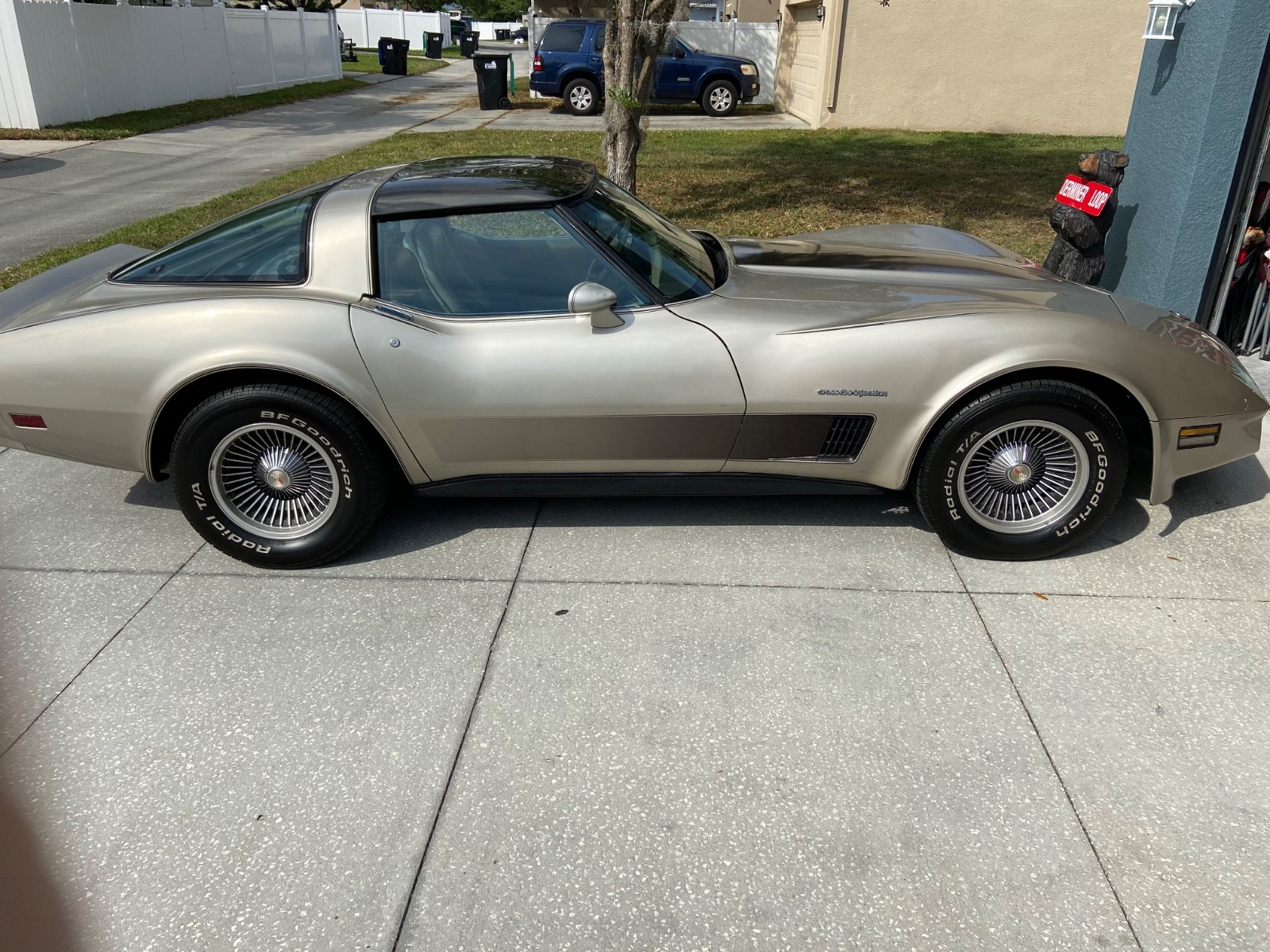 Chevrolet-Corvette-1982-Coupe-5
