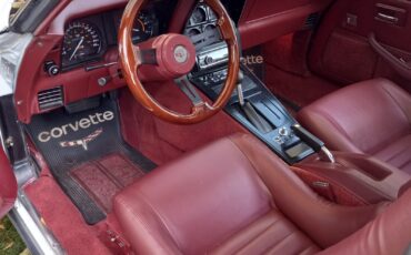 Chevrolet-Corvette-1982-Coupe-5