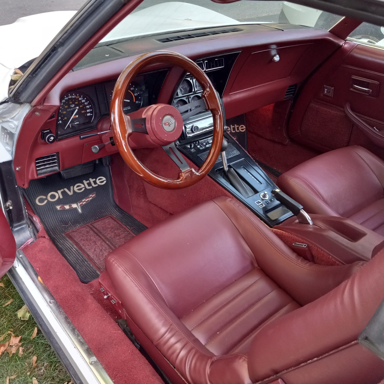 Chevrolet-Corvette-1982-Coupe-5