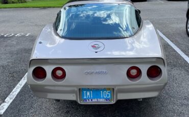 Chevrolet-Corvette-1982-Coupe-6