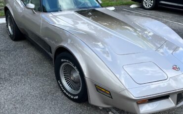 Chevrolet-Corvette-1982-Coupe-8